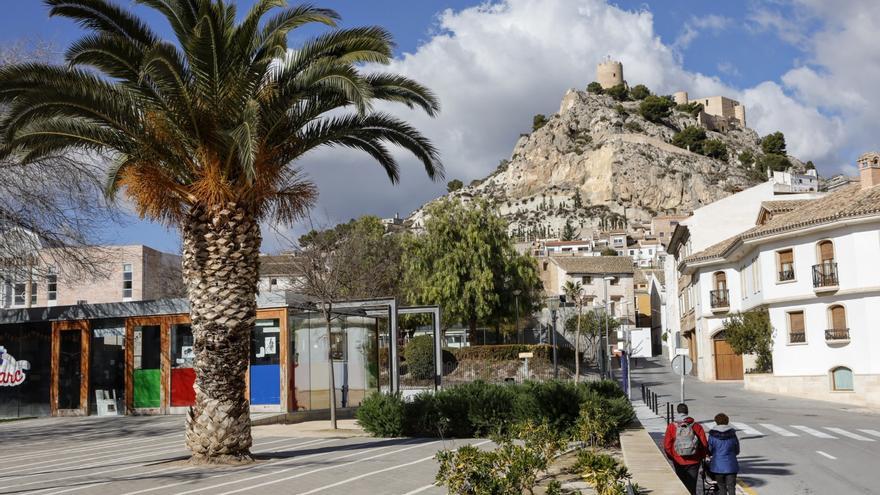 Castalla se queda 10 horas sin luz por una avería en una línea subterránea de media tensión