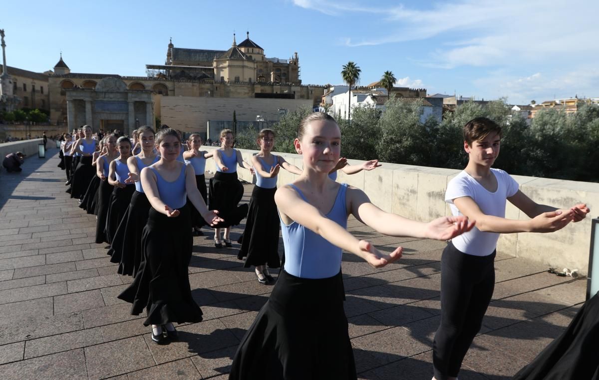 El baile se funde con la historia