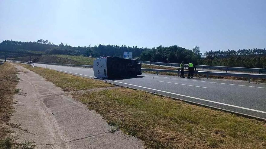 Un muerto y tres heridos en O Pino tras una colisión entre dos vehículos