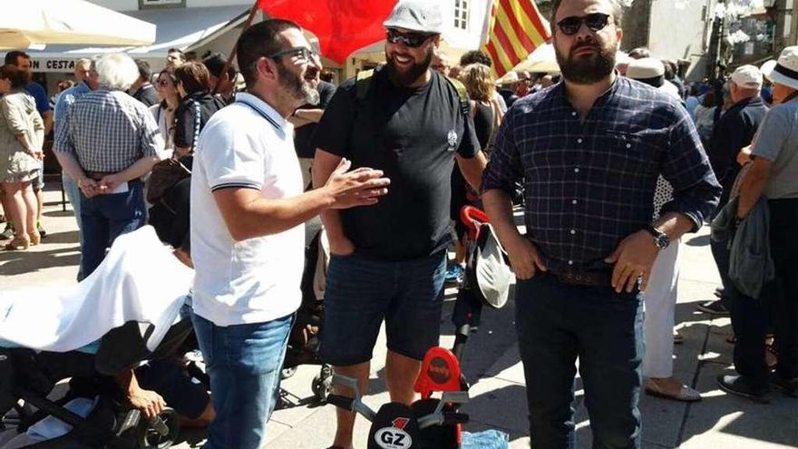 Cuiña (dcha.) y Vilariño (izqda.), ayer, en la manifestación del BNG celebrada en Santiago.