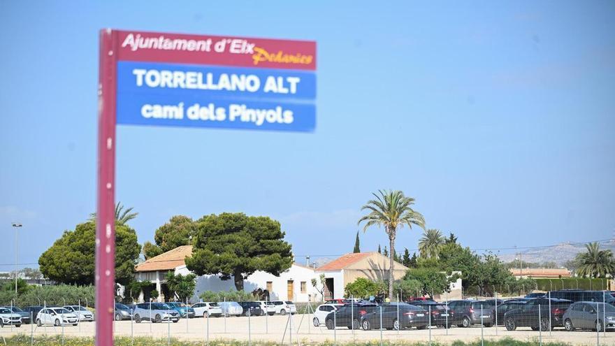 Vecinos denuncian la apertura de nuevas campas de aparcamiento para el aeropuerto junto al casco urbano de Torrellano