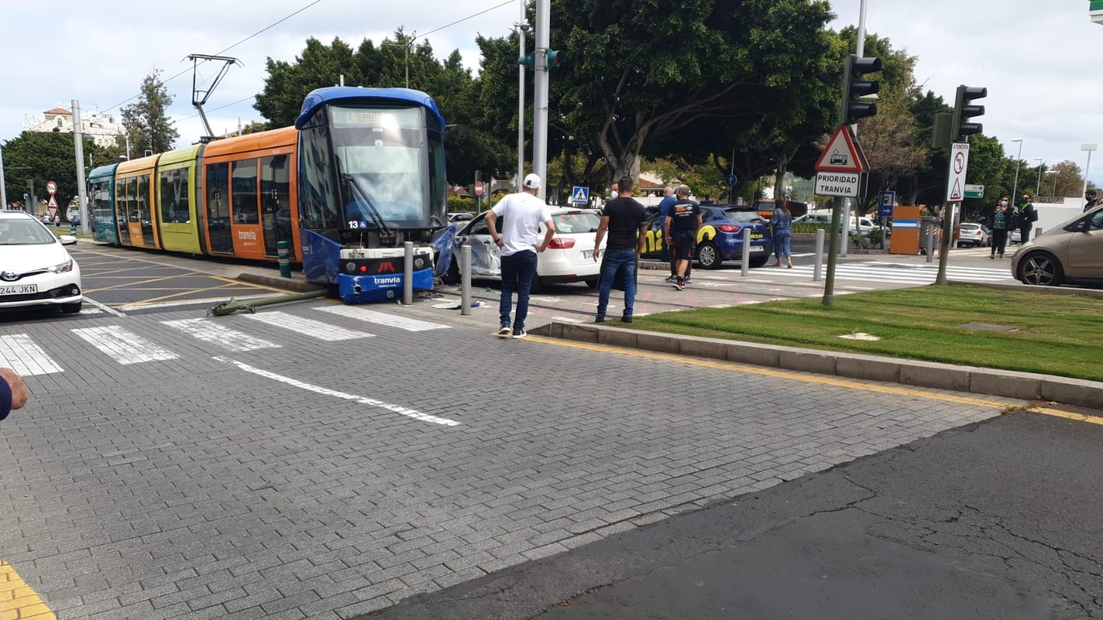 Colisión de un turismo con el tranvía