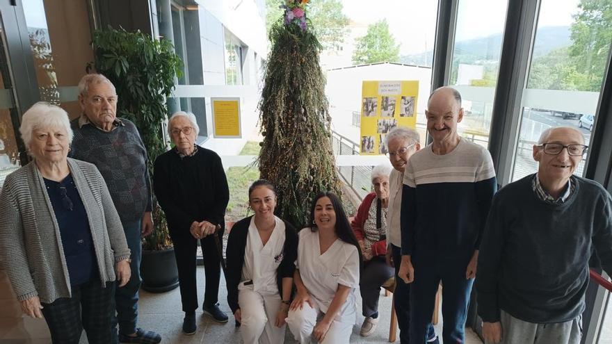 Los Maios, la primavera reluce en el geriátrico