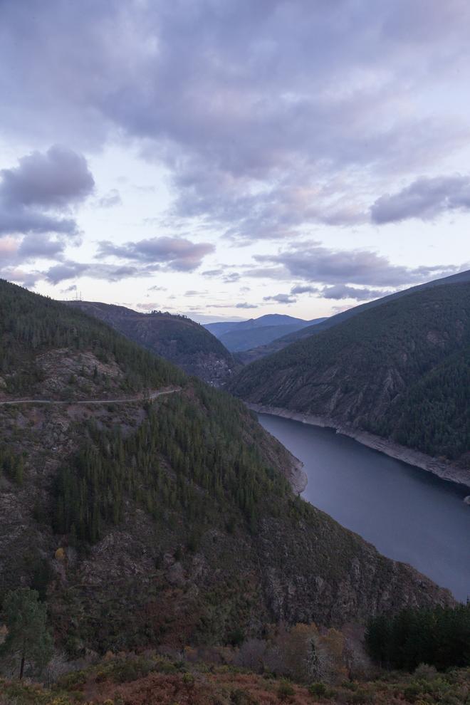 Río Navia, Negueira de Muñiz, pueblo más pequeño, Galicia