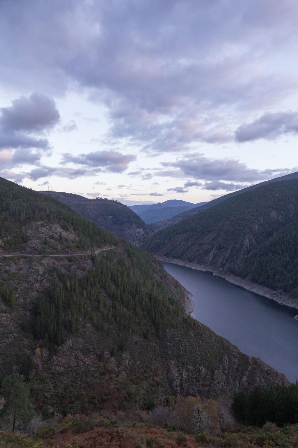 Río Navia a su paso por Negueira de Muñiz