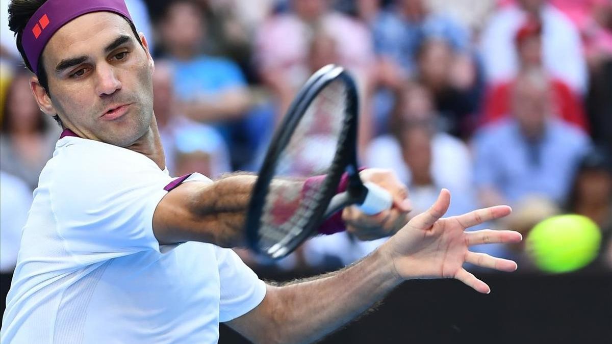 Rofer Federer devuelve un golpa en el partido ante Sandgren que le abrió paso a la semifinal