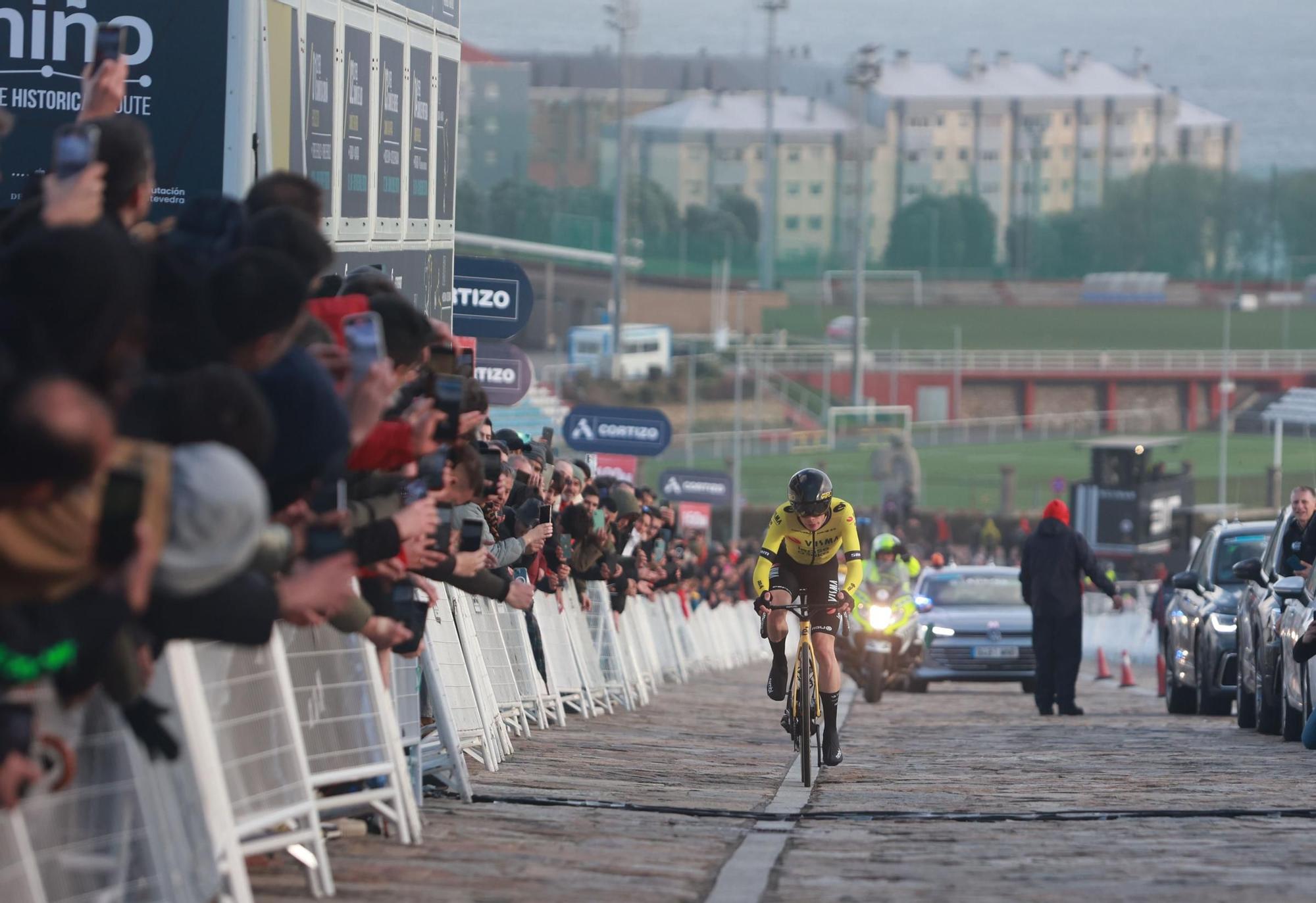 El joven corredor Joshua Tarling se impone en la contrarreloj inaugural de O Gran Camiño en A Coruña