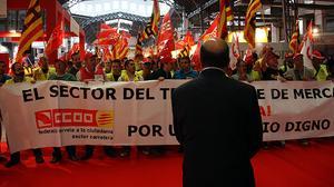 Protesta de treballadors en la inauguració del Saló de la Logística.