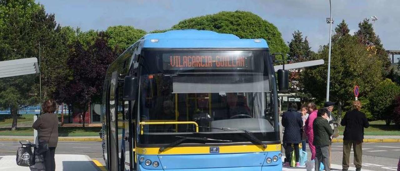 Los autobuses para el Hospital doSalnés saldrán de la parada de O Cavadelo. // Noé Parga