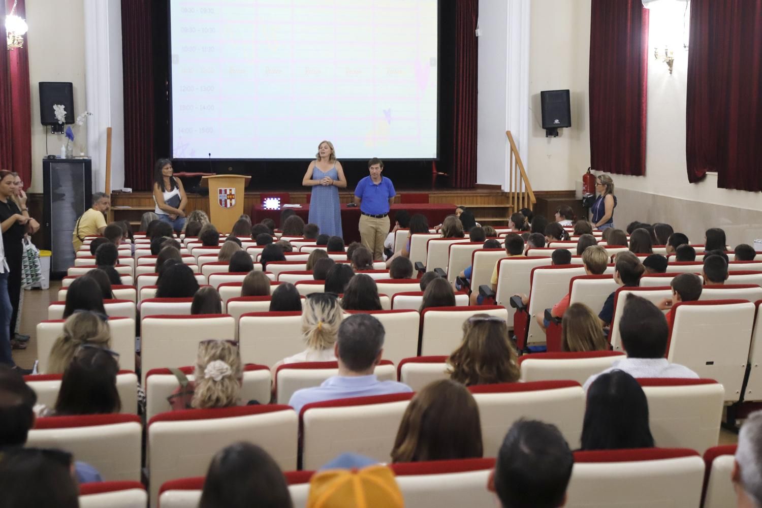 El retorno de la actividad a los institutos y la Universidad, en imágenes