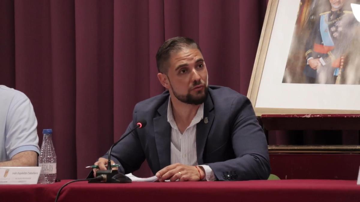 El alcalde de Nàquera, Iván Expósito, durante el último pleno ordinario de mayo.