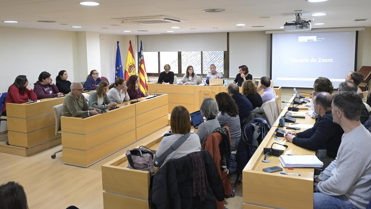 Reunión entre el Ayuntamiento de Paiporta y la comunidad educativa.