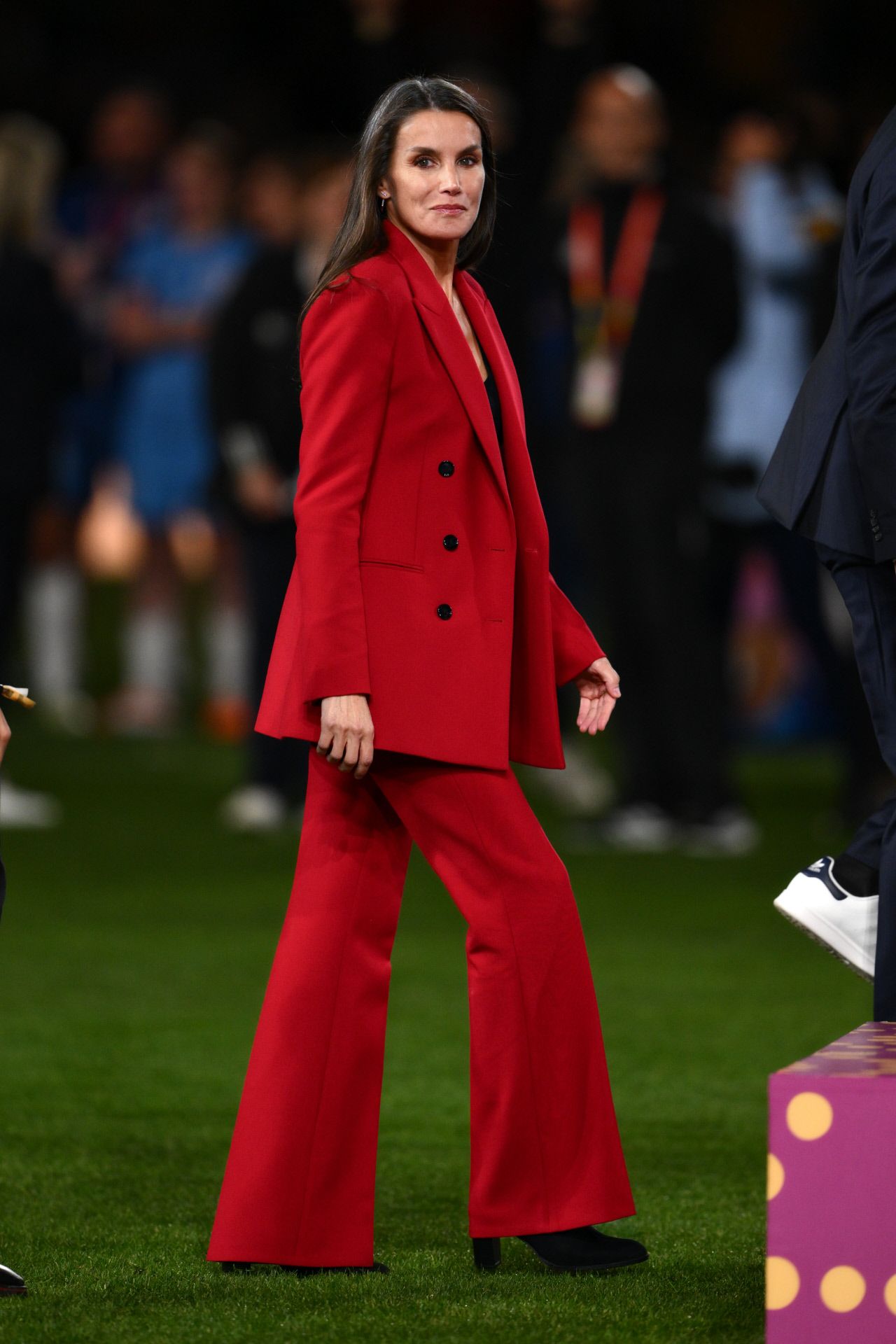 Letizia con traje rojo en la final de fútbol femenino de Asutralia