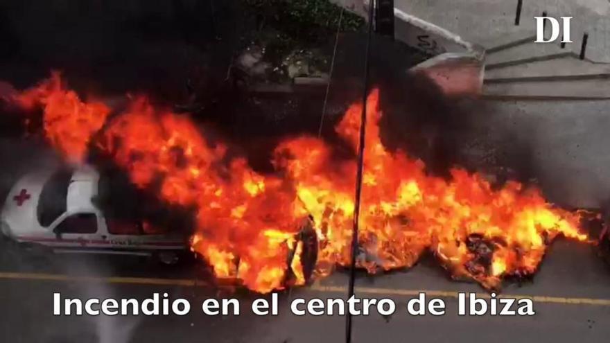 Incendio en Ibiza de tres contenedores y un vehículo