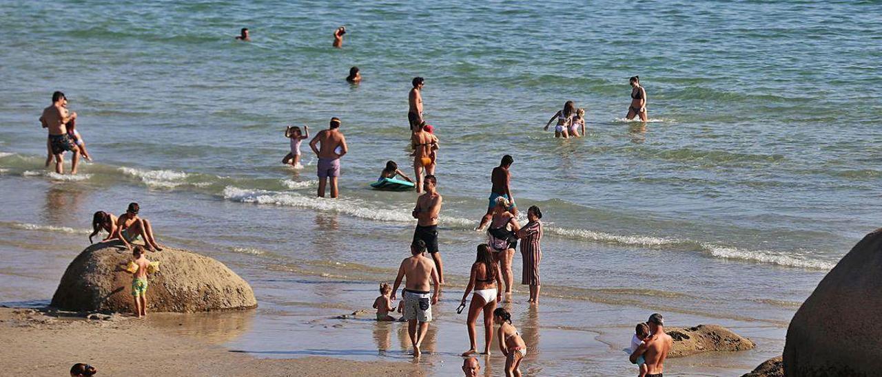 Sspecto de la playa de A Lanzada el pasado domingo de elecciones.