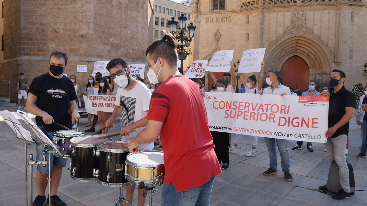 Imagen de la concentración de esta mañana en la plaza Mayor.