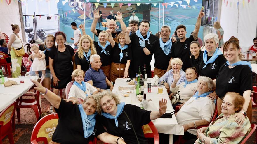 Música, comidas y flores para dar la bienvenida al verano: así celebraron varios barrios de Gijón sus fiestas