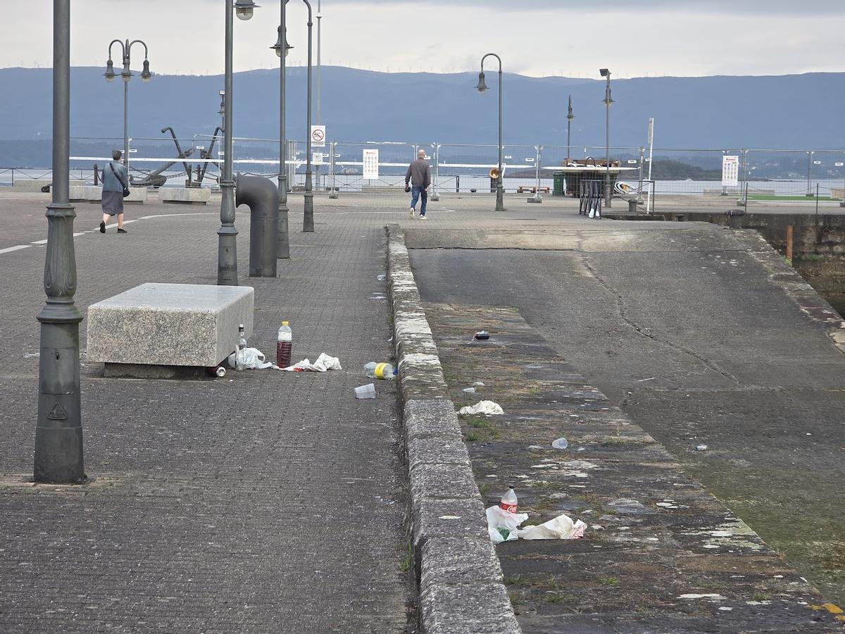 Aspecto que presentaba esta mañana el Muelle de Pasajeros.