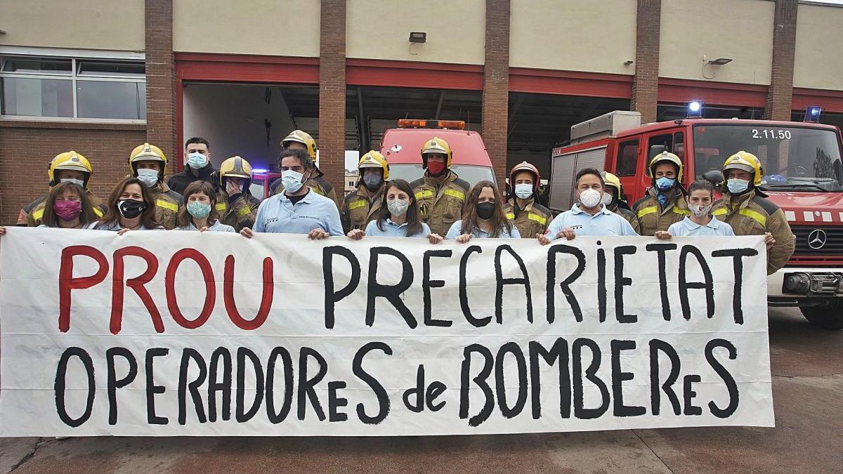 Toc de sirenes al parc de bombers de suport al personal de la sala