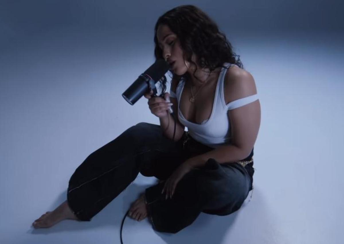 Chanel Terrero al clip promocional de 'Es tan fácil'