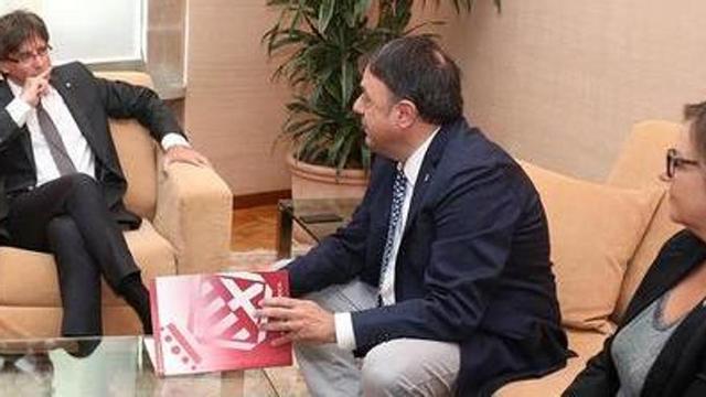Puigdemont, amb Junyent i Estefanell.