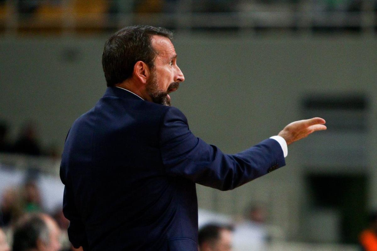 Athens (Greece), 07/02/2020.- Joan Plaza, coach of Zenit reacts during the Basketball Euroleague match between Panathinaikos and Zenit St. Petersburg at the OAKA Stadium in Athens, Greece, 07 February 2020. (Baloncesto, Euroliga, Grecia, Atenas, San Petersburgo) EFE/EPA/GEORGIA PANAGOPOULOU Athens (Greece), 07/02/2020.- Joan Plaza, coach of Zenit reacts during the Basketball Euroleague match between Panathinaikos and Zenit St. Petersburg at the OAKA Stadium in Athens, Greece, 07 February 2020. (Baloncesto, Euroliga, Grecia, Atenas, San Petersburgo) EFE/EPA/GEORGIA PANAGOPOULOU