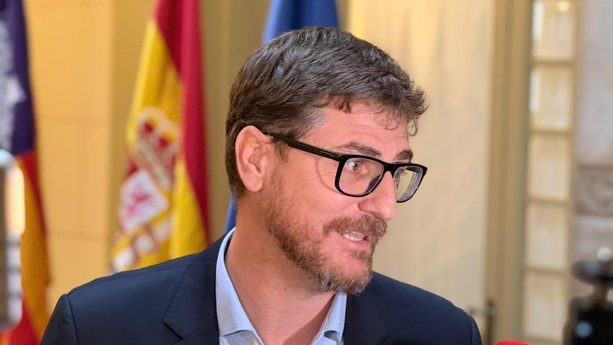 El portavoz del PP, Sebastià Sagreras, en declaraciones a los medios tras la junta de portavoces
