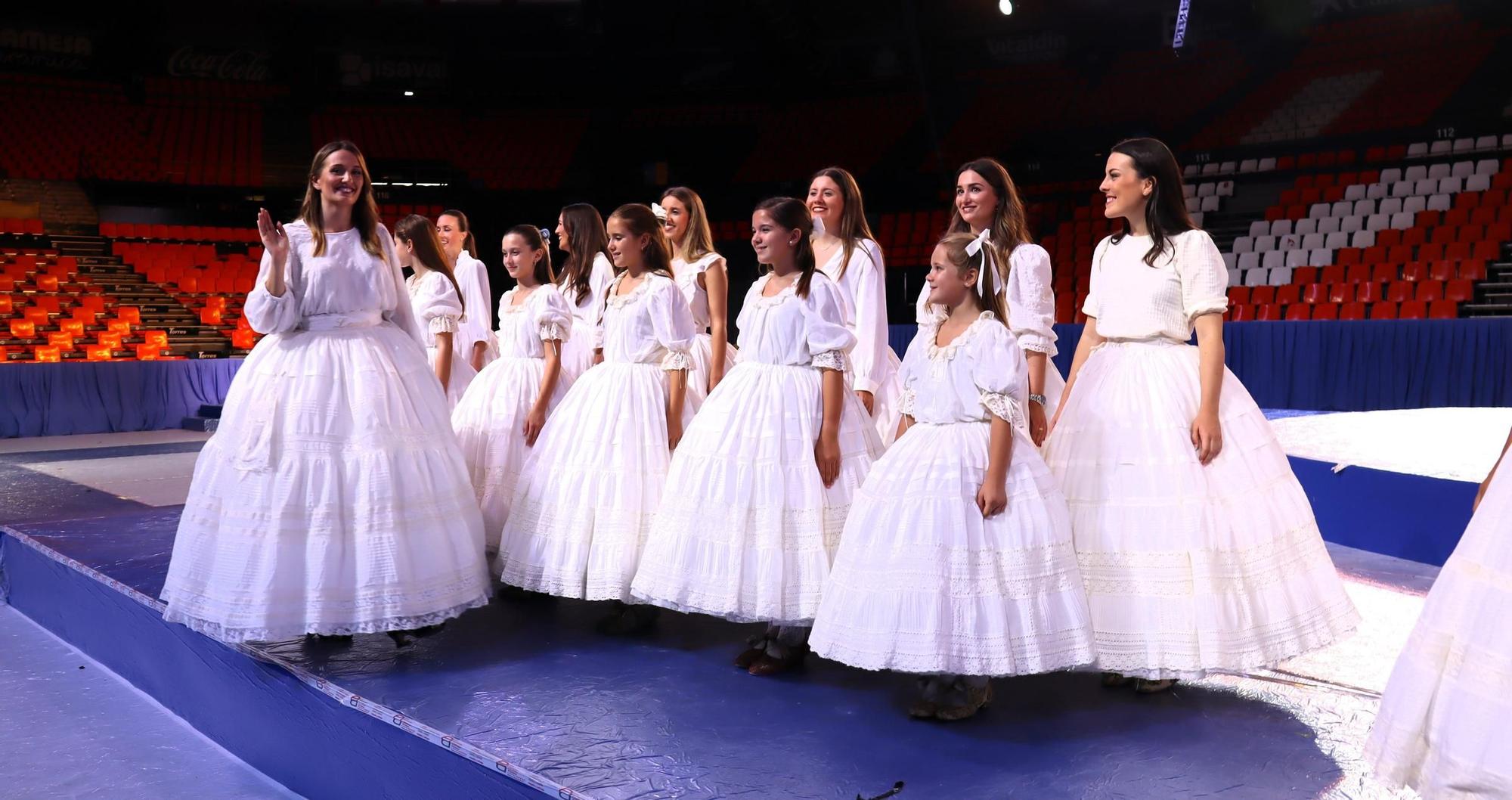 Honores en la despedida: el ensayo de Laura, Paula y las cortes de las Fallas 2023