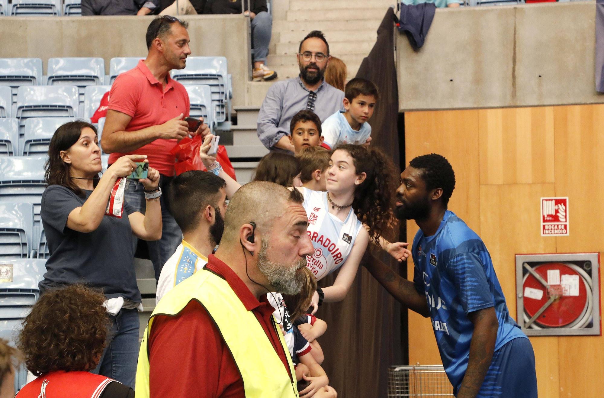 Galería fotográfica Obradoiro - Fuenlabrada: búscate en la grada