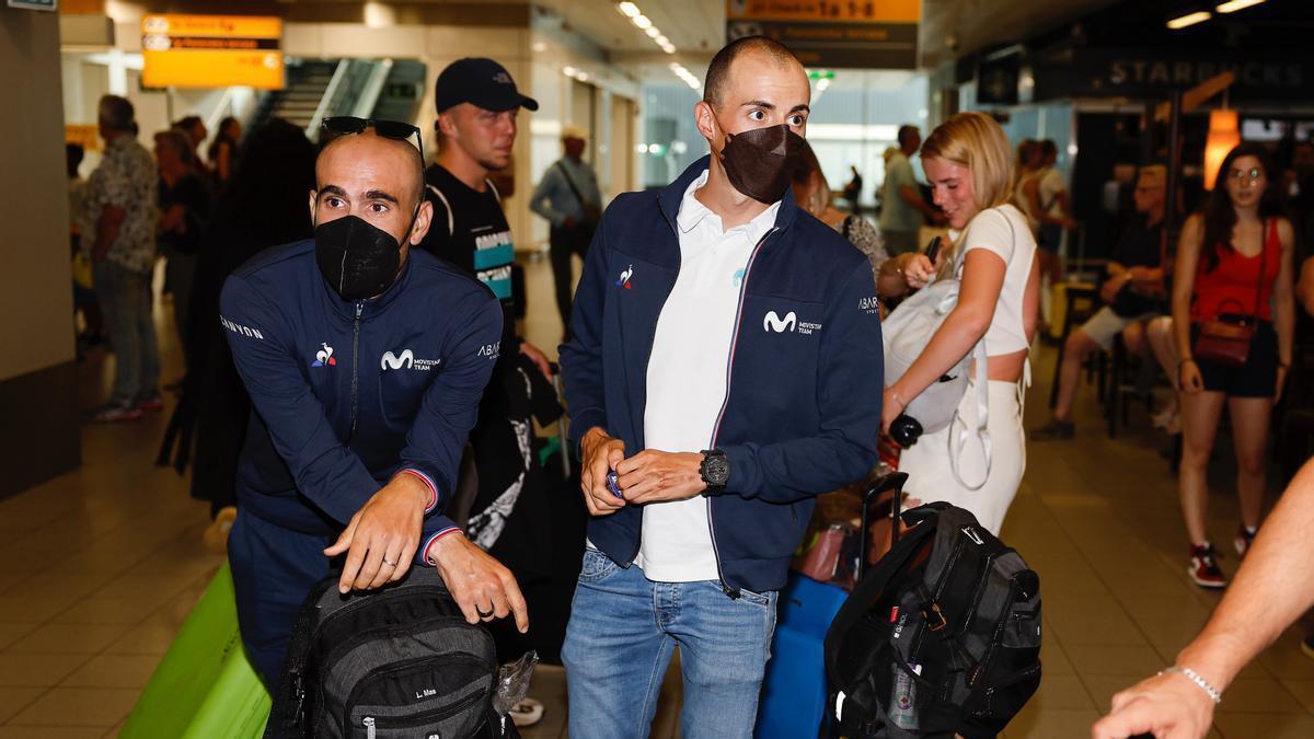 Lluís Mas y Enric Mas, este lunes a su llegada al aeropuerto de Amsterdam