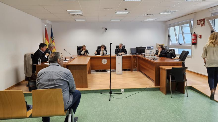 Condenan a dos años a un abogado de Alicante por estafar 224.000€ a una clienta