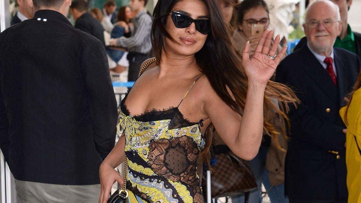 Priyanka Chopra con vestido lencero en Cannes