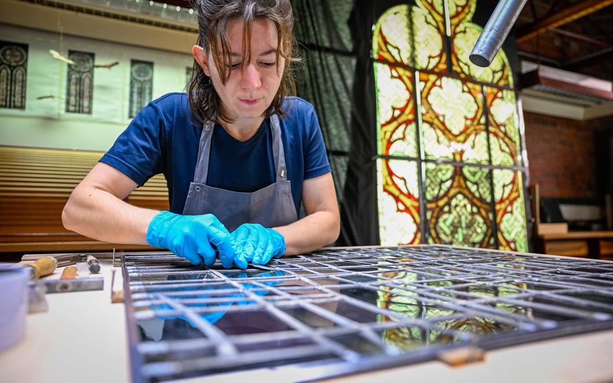 Restauración de cuatro ventanas de la Catedral de Notre Dame de Paris