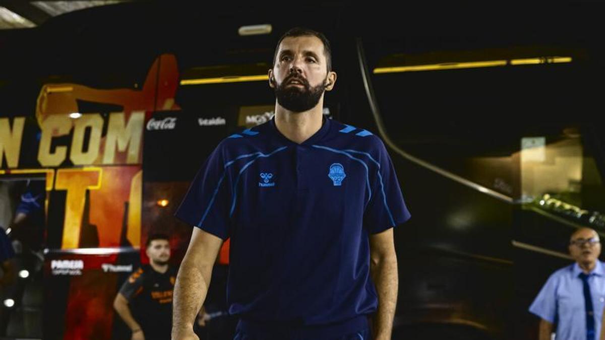 Nikoal Mirotic, ante su primer partido con el Valencia Basket en el Roig Arena.