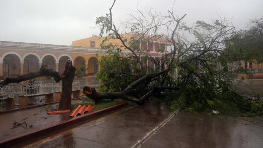 El huracán Irma arrasa el Caribe y descargará toda su fuerza en Miami