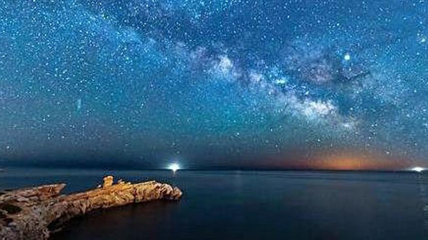 La Vía Láctea desde es Frares de cap Martinet.