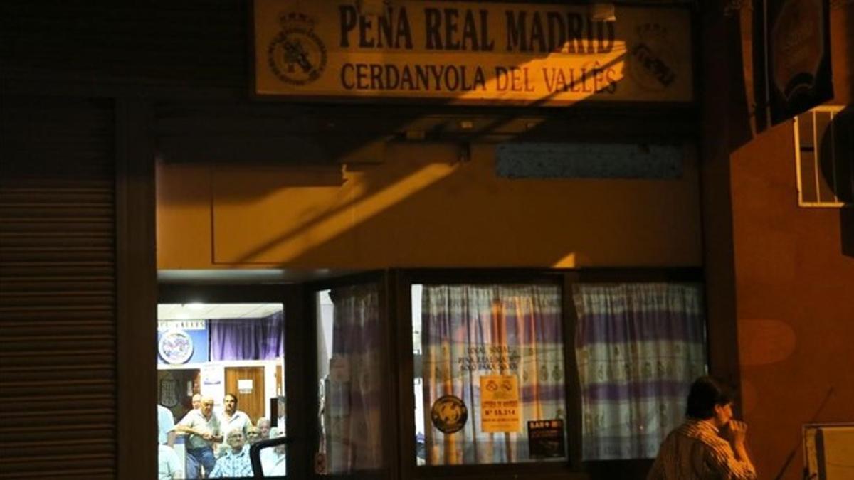 La peña madridista del Real Madrid en Cerdanyola, en octubre del 2013.