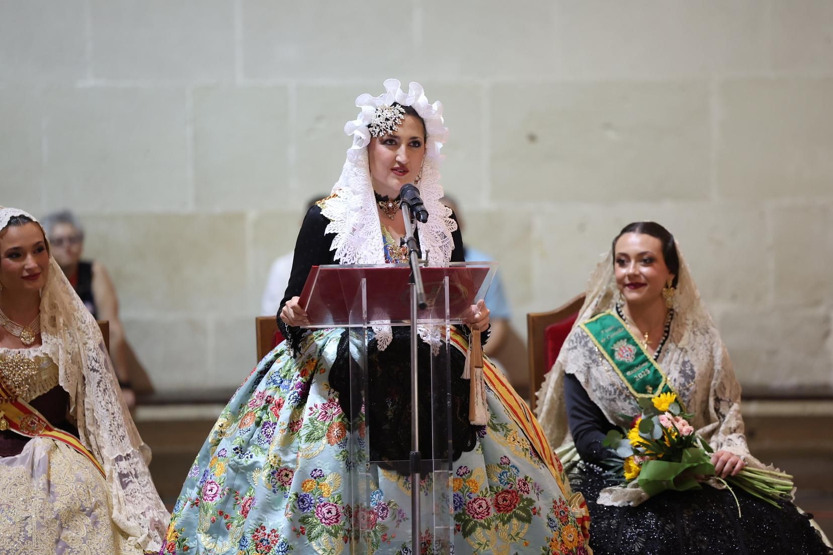 Berta y la corte completan la Ofrenda de Alicante