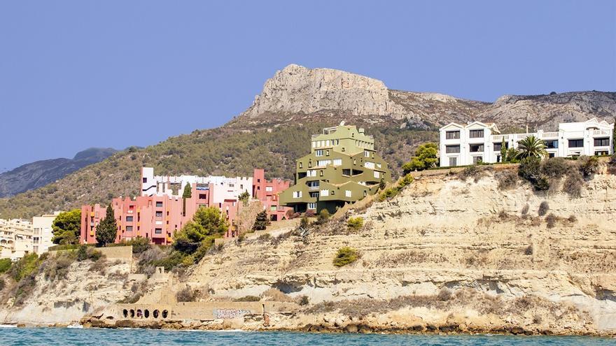 La Muralla Roja, el Anfiteatro o Xanadú son algunos de los edificios que construyó Bofill en Calp