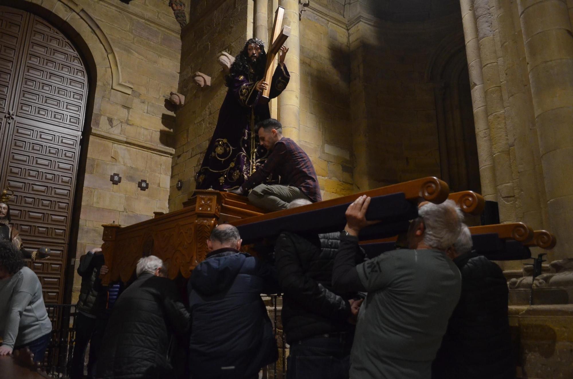 Semana Santa Benavente 2024: Así prepara la Cofradía de Jesús Nazareno las andas