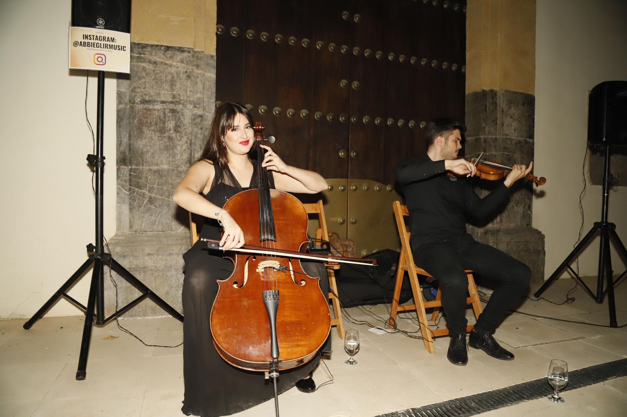 Abbie Glir y Neftalí Gómez, Dúo de violonchelo en el Patio de San Eulogio