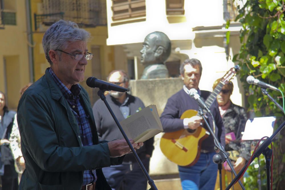 Alcoy escribe una poesía con música y flores para Valls