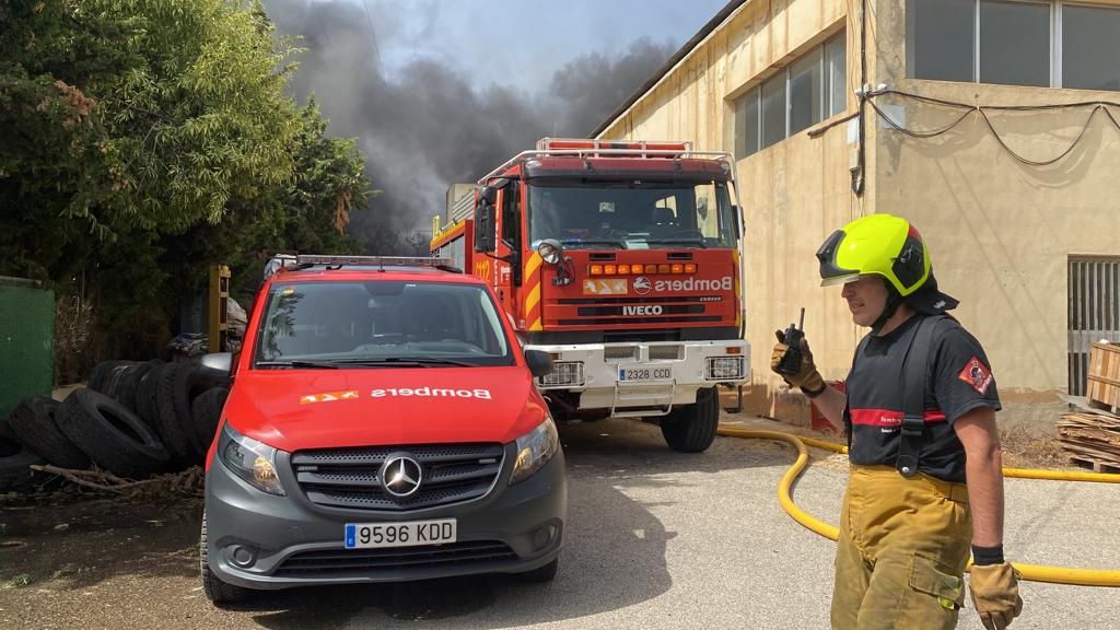 Incendio en el barrio del Pla en Elche