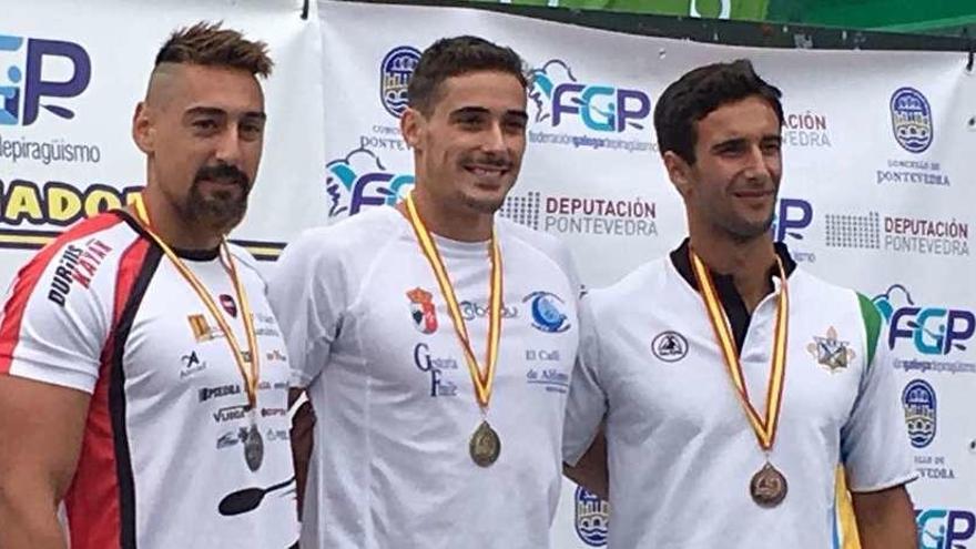 Rubén Vicente (izquierda), medalla de plata y Daniel Abad (en el centro), medalla de oro, dominaron el K-1 200.