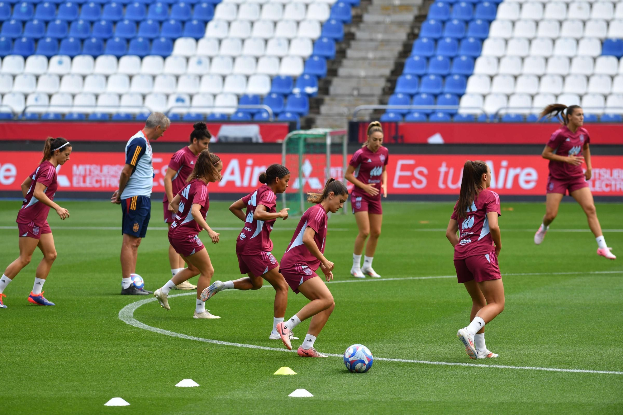 Entrenamiento de la selección femenina de fútbol en Riazor