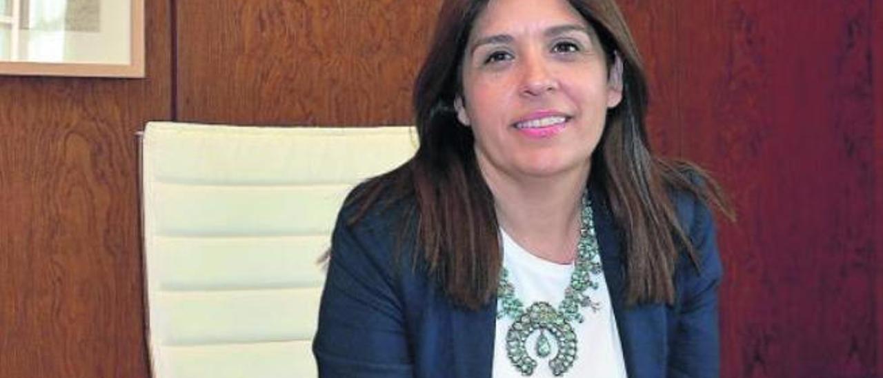 Carmen Hernández, durante la entrevista en el despacho de la Alcaldía de Telde.