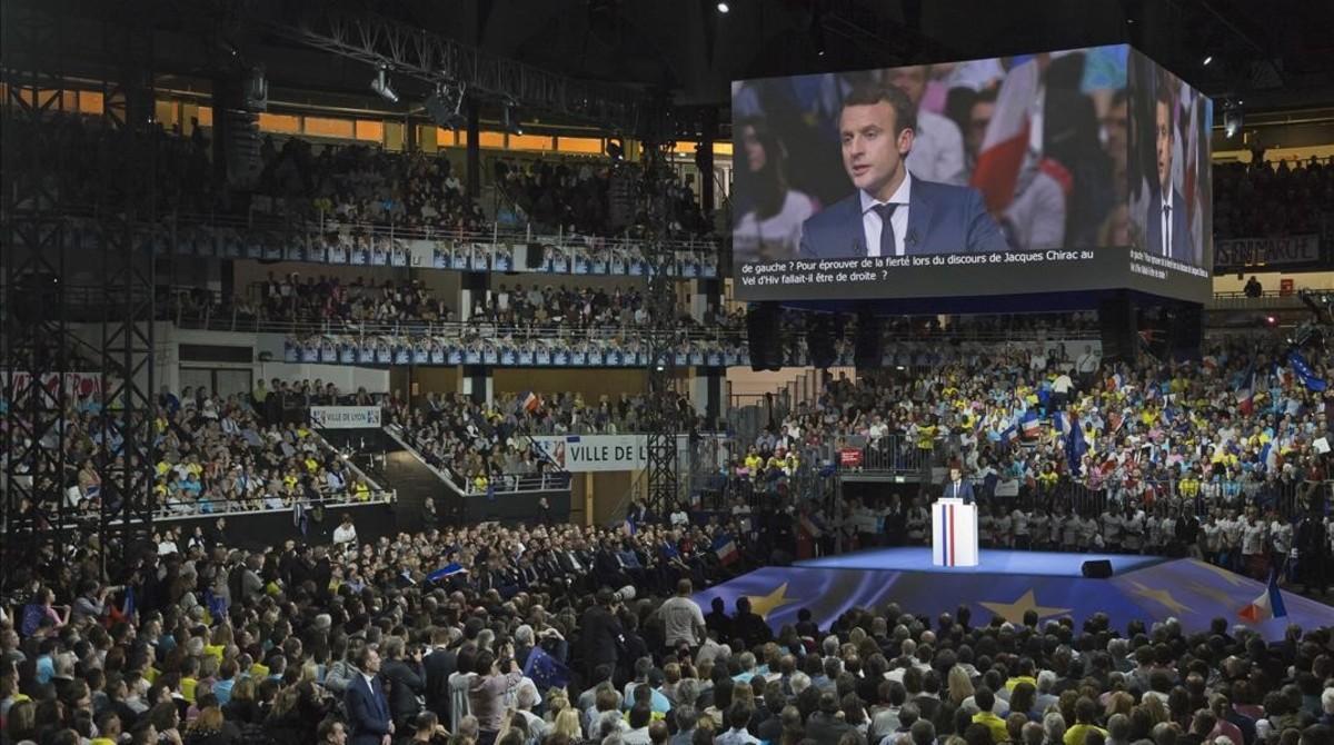 monmartinez37168588 presidential candidate emmanuel macron gestures as he speaks170204220913