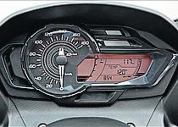 AL DETALLE. El asiento del GT cuenta con respaldo lumbar para el conductor. La esfera del velocímetro es de nuevo diseño.