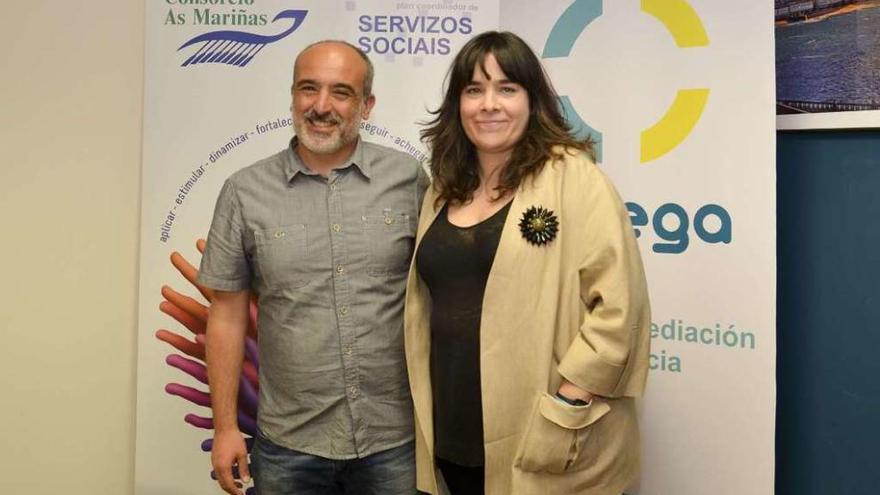 El coordinador de Servicios Sociales del Consorcio y la presidenta de Cimega, ayer, en A Coruña.