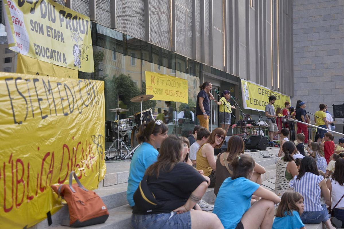 Més de 300 docents fan «les últimes colònies» a Girona contra el preacord d’Educació